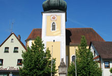 Künigstein Kirche und Dorfplatz