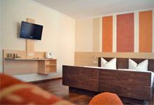 Hotelzimmer mit Flatscreen