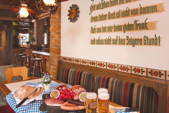 Traditioneller Bayerischer Stammtisch im Königsteiner Hof - Bayerische Wirtshaus Tradition
