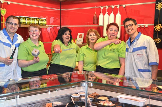 Metzger und Metzgereifachverkäuferinnen in unserer eigenen Metzgerei